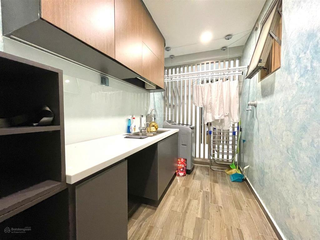 Cho thuê căn hộ tầng cao midtown m8  the peak