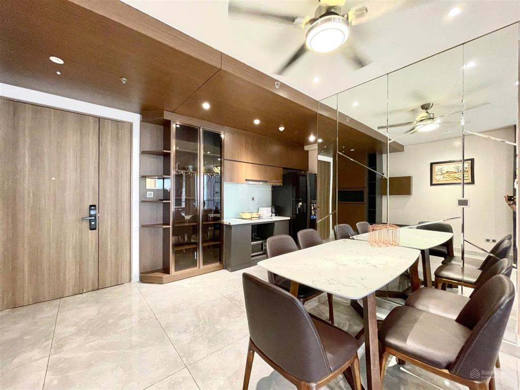 Cho thuê căn hộ tầng cao midtown m8  the peak