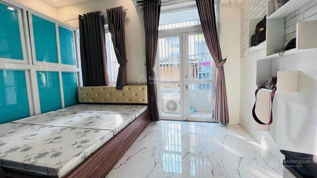 Nhà bán khu vip p4, tân bình  hoàng văn thụ  gần sân bay tsn  73m²  3 tầng  ngang 4.5m.