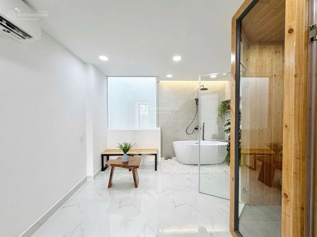 Nhà mới đẹp 5 tầng sau mặt tiền hoàng văn thụ phú nhuận  6 phòng  nở hậu