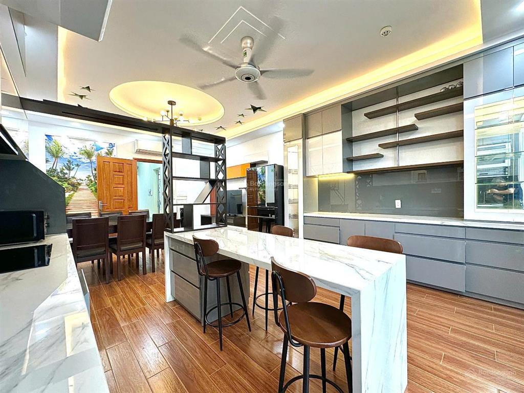 Tòa nhà bề thế đẳng cấp sang trong như biệt thự 7 tầng thang máy hẻm 8m sát 3/2 nguyễn kim quận 10