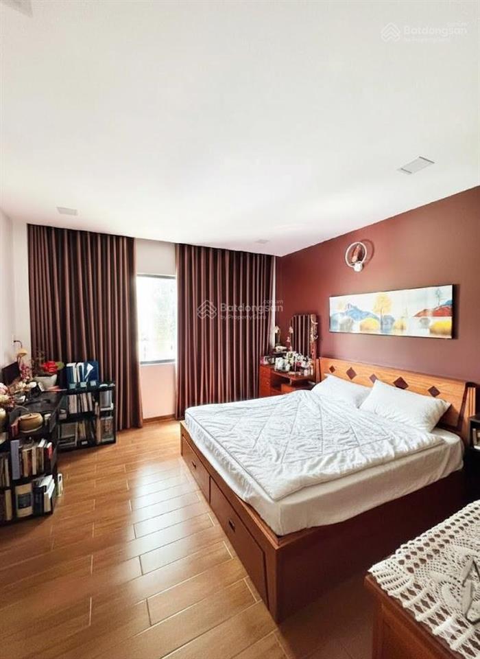 Nhà 4 tầng đuừơng nhựa 10m tô hiệu hòa bình gần đầm sen 72m2