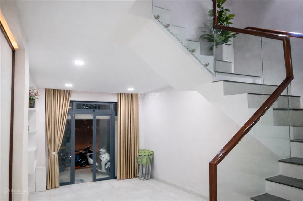 Nhà 4 tầng đuừơng nhựa 10m tô hiệu hòa bình gần đầm sen 72m2