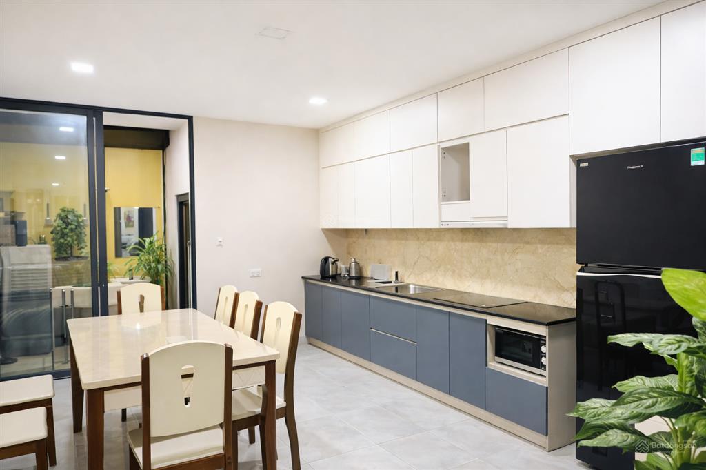 Nhà 4 tầng đuừơng nhựa 10m tô hiệu hòa bình gần đầm sen 72m2