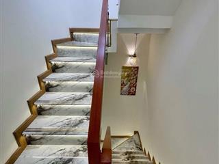 Nhà bán mới đẹp  cmt8 p7 tân bình  full nội thất  3 tầng