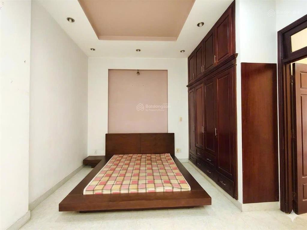 Sát vách chợ phạm văn hai tân bình  đường 8m thông thoáng  ngang 5m nở hậu  3 tầng  133m