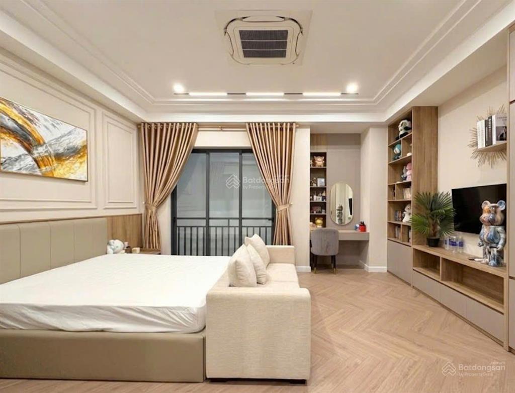 Biệt thự nguyễn chí thanh sát quận 10 160m2 4 tầng ngang 8m có thang máy