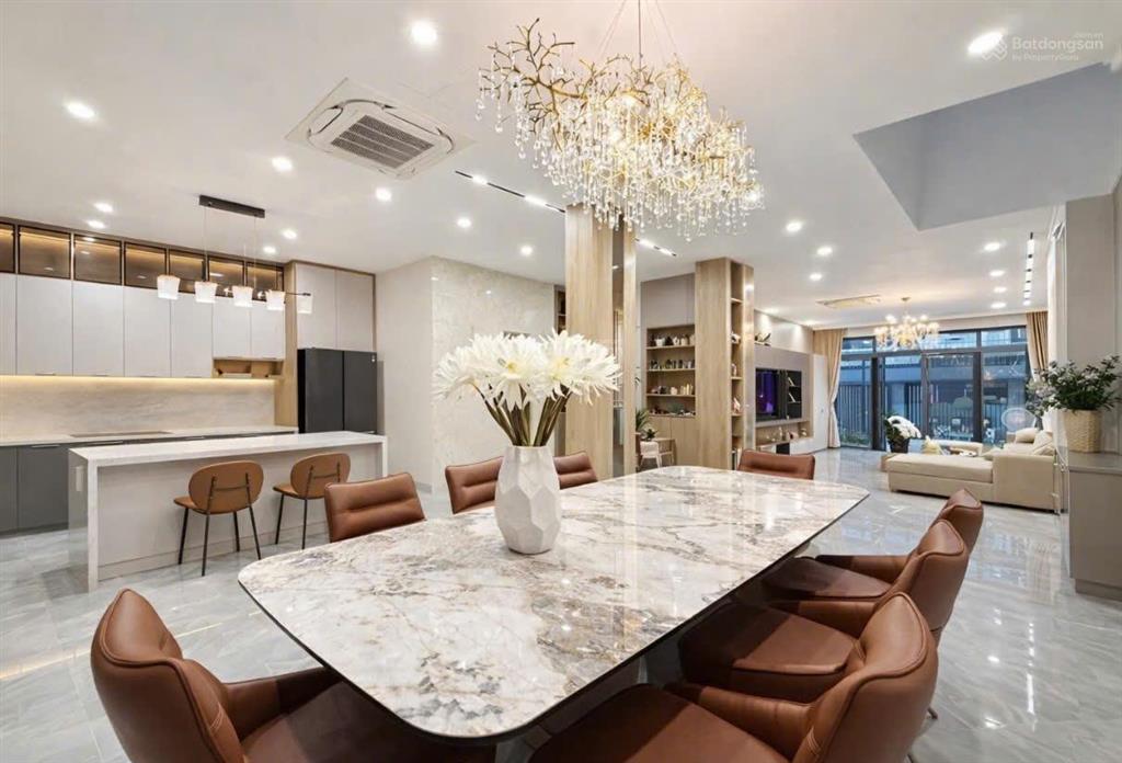 Biệt thự nguyễn chí thanh sát quận 10 160m2 4 tầng ngang 8m có thang máy