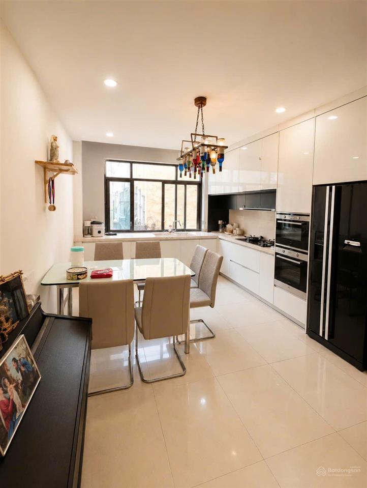 Bán nhà tân bình cách mạng tháng 8 khủng 82m2 4 tầng ngang 4.2m ngay khu bảy hiền