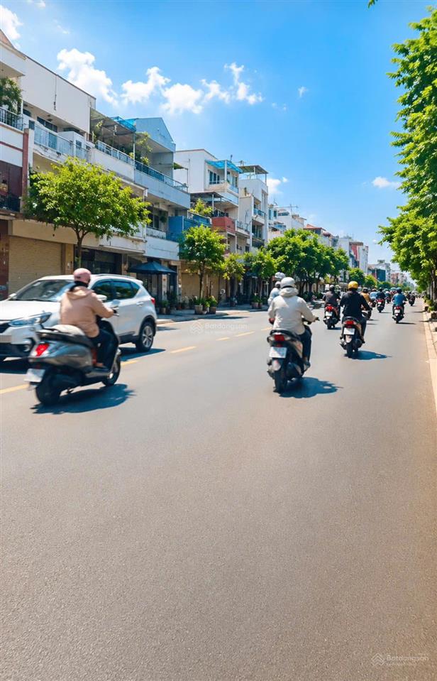 Bán nhà tân bình cách mạng tháng 8 khủng 82m2 4 tầng ngang 4.2m ngay khu bảy hiền