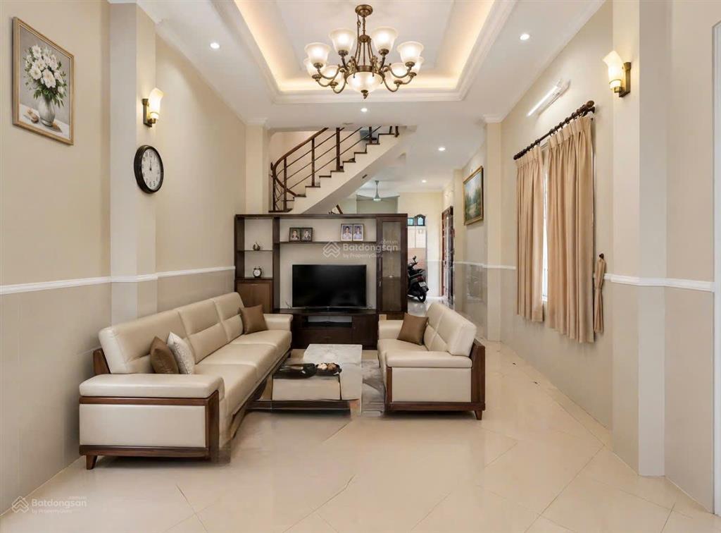Bán nhà căn góc 2 mặt tiền đẹp  4 tầng  65m  sát cách mạng tháng 8