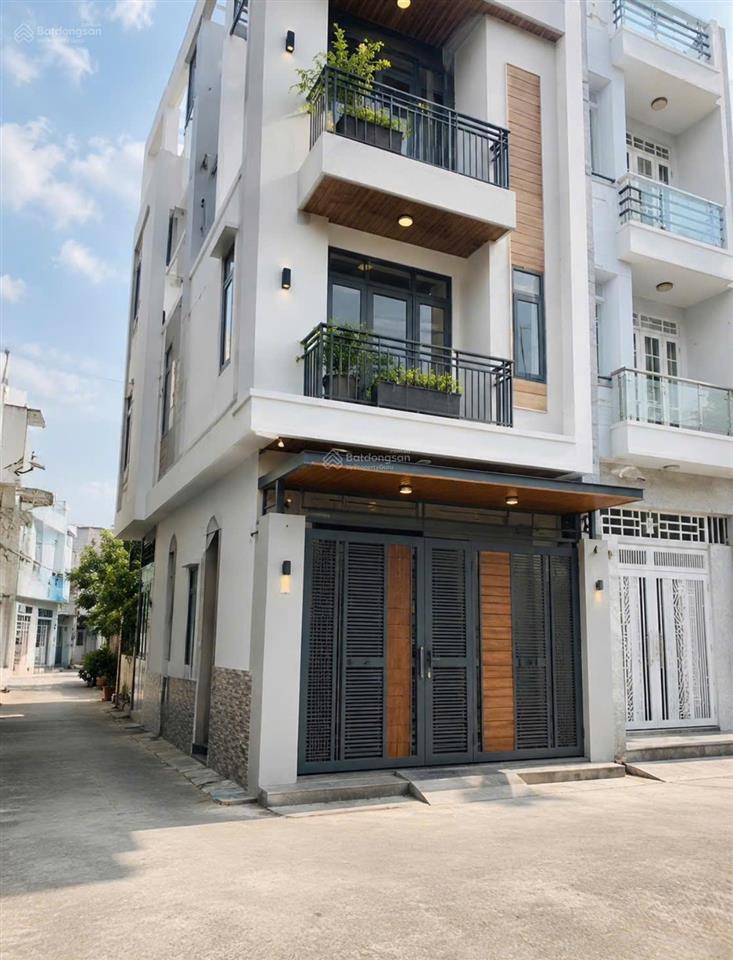 Bán nhà căn góc 2 mặt tiền đẹp  4 tầng  65m  sát cách mạng tháng 8