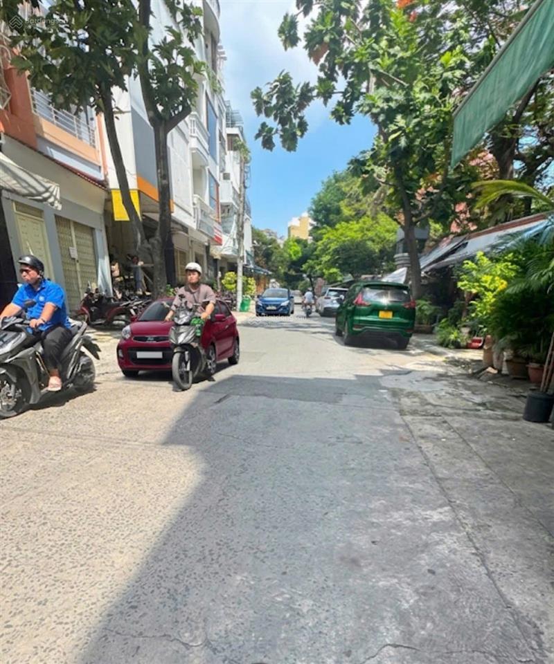 Sát trục ba tháng hai quận 10  xe hơi trước nhà  5 tầng kiên cố  5 phòng ngủ