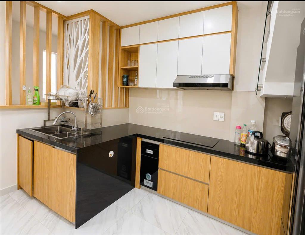 Sát trục ba tháng hai quận 10  xe hơi trước nhà  5 tầng kiên cố  5 phòng ngủ