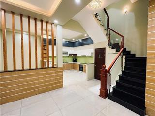 Sát mặt tiền cách mạng tháng 8  85m  ngang 6.7m  dòng tiền 450tr/năm  đường 8m