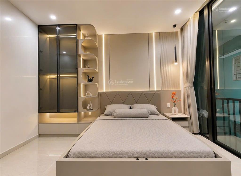 Nhà bán giáp quận 10  hxh tránh  thang máy  4 tầng  48m nở hậu