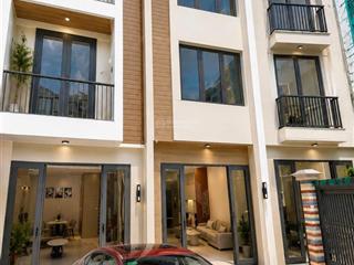Nhà bán giáp quận 10  hxh tránh  thang máy  4 tầng  48m nở hậu