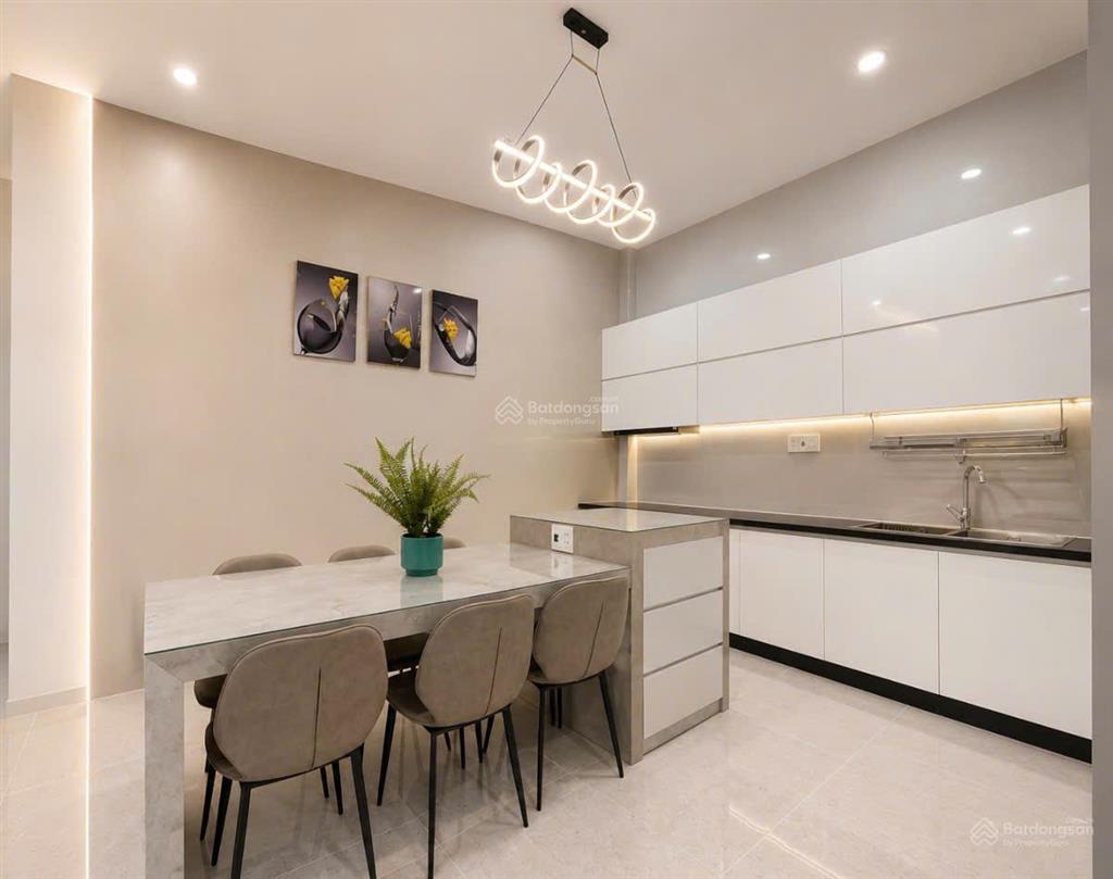 Nhà bán giáp quận 10  hxh tránh  thang máy  4 tầng  48m nở hậu