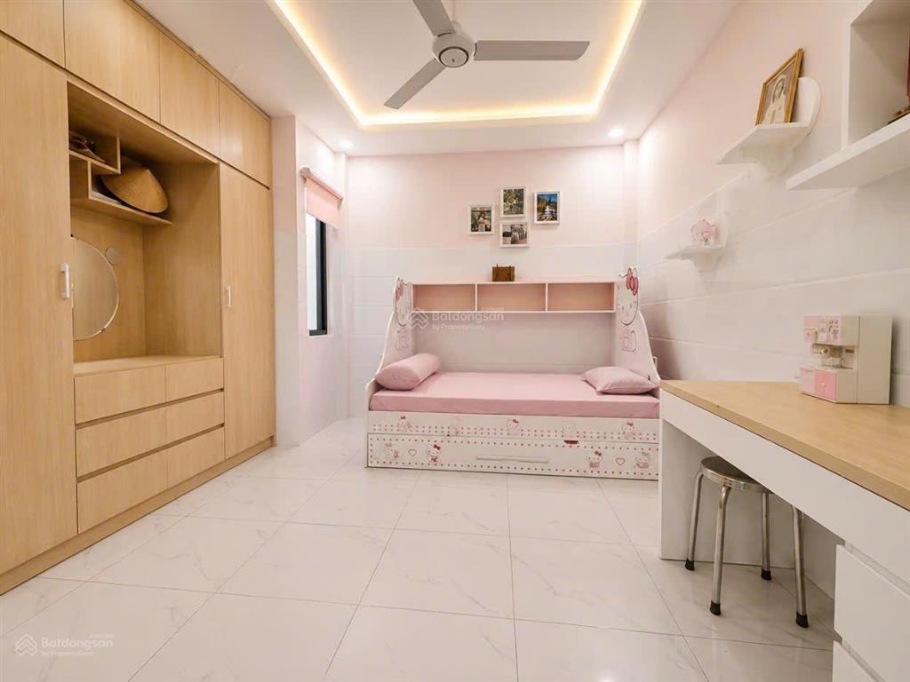 Vị thế đẹp k300 tân bình  đường 8m, ngang 7m nở hậu 10m, diện tích 240m²