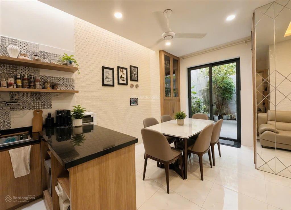 Vị thế đẹp k300 tân bình  đường 8m, ngang 7m nở hậu 10m, diện tích 240m²