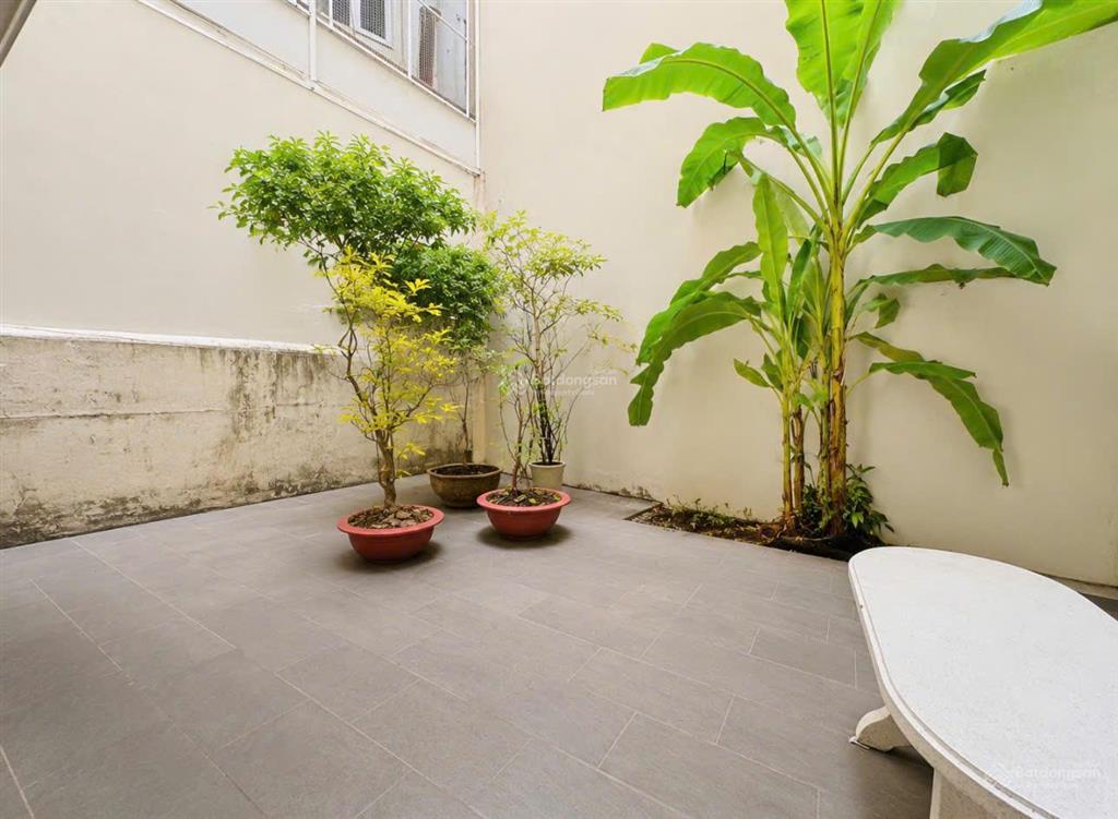 Vị thế đẹp k300 tân bình  đường 8m, ngang 7m nở hậu 10m, diện tích 240m²