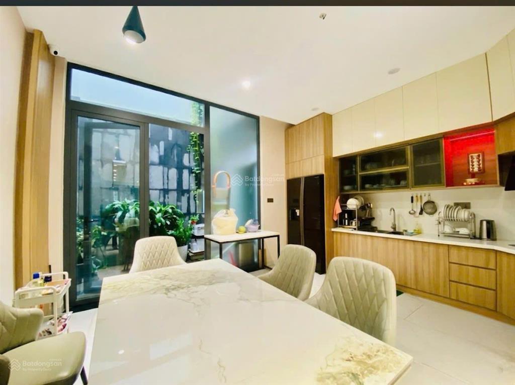 Nhà 4 tầng thang máy khu cộng hòa  ngang 5m x 16.8m  hxh tránh