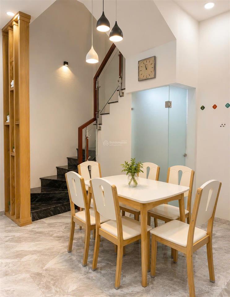Sát vòng xoay lý thường kiệt tân bình  hxh  ngang 5.6m nở hậu  full nội thất  45m2