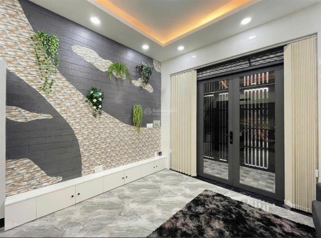 Sát vòng xoay lý thường kiệt tân bình  hxh  ngang 5.6m nở hậu  full nội thất  45m2