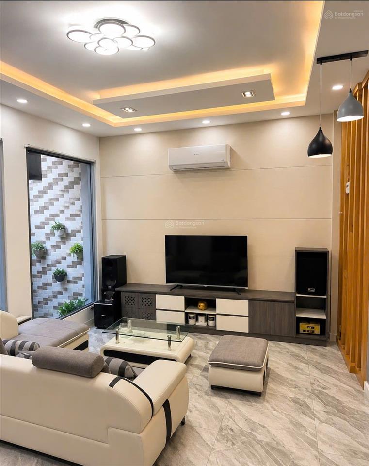 Sát vòng xoay lý thường kiệt tân bình  hxh  ngang 5.6m nở hậu  full nội thất  45m2