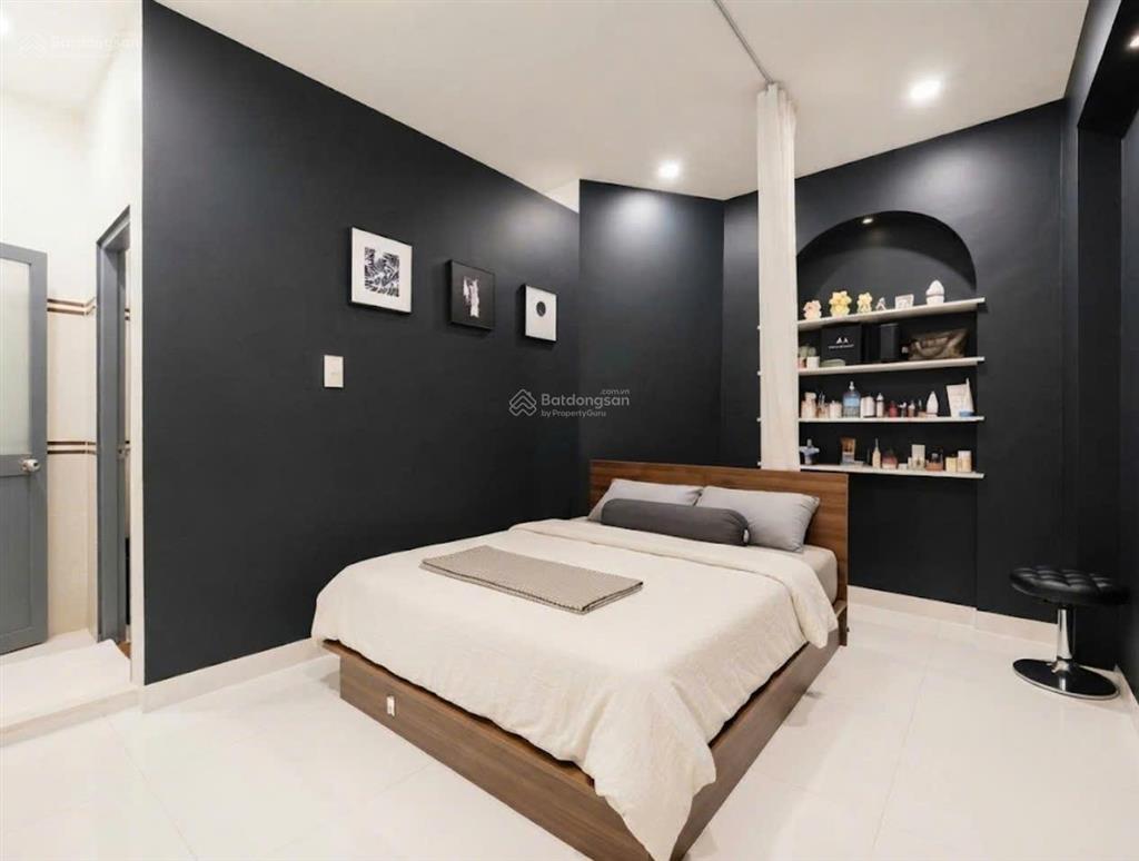 Nhà mới đẹp ngay ngã 4 âu cơ, lạc long quân  hxh sát 3 căn mặt tiền  ngang 4.3m  4 tầng hiện đại