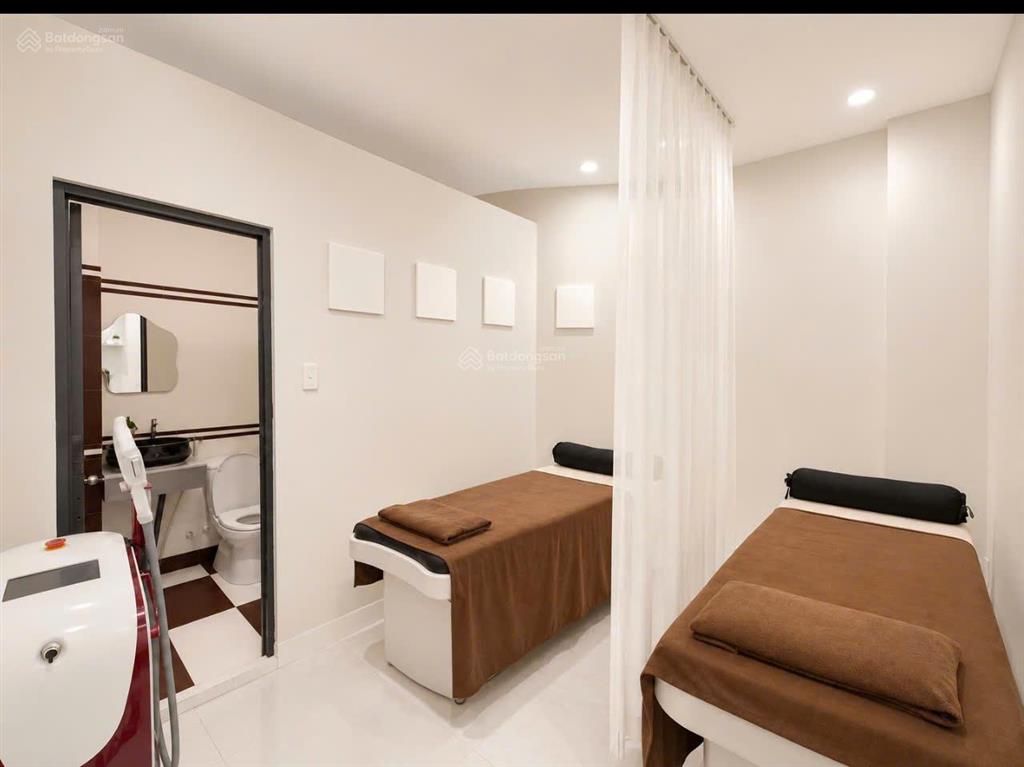 Nhà mới đẹp ngay ngã 4 âu cơ, lạc long quân  hxh sát 3 căn mặt tiền  ngang 4.3m  4 tầng hiện đại