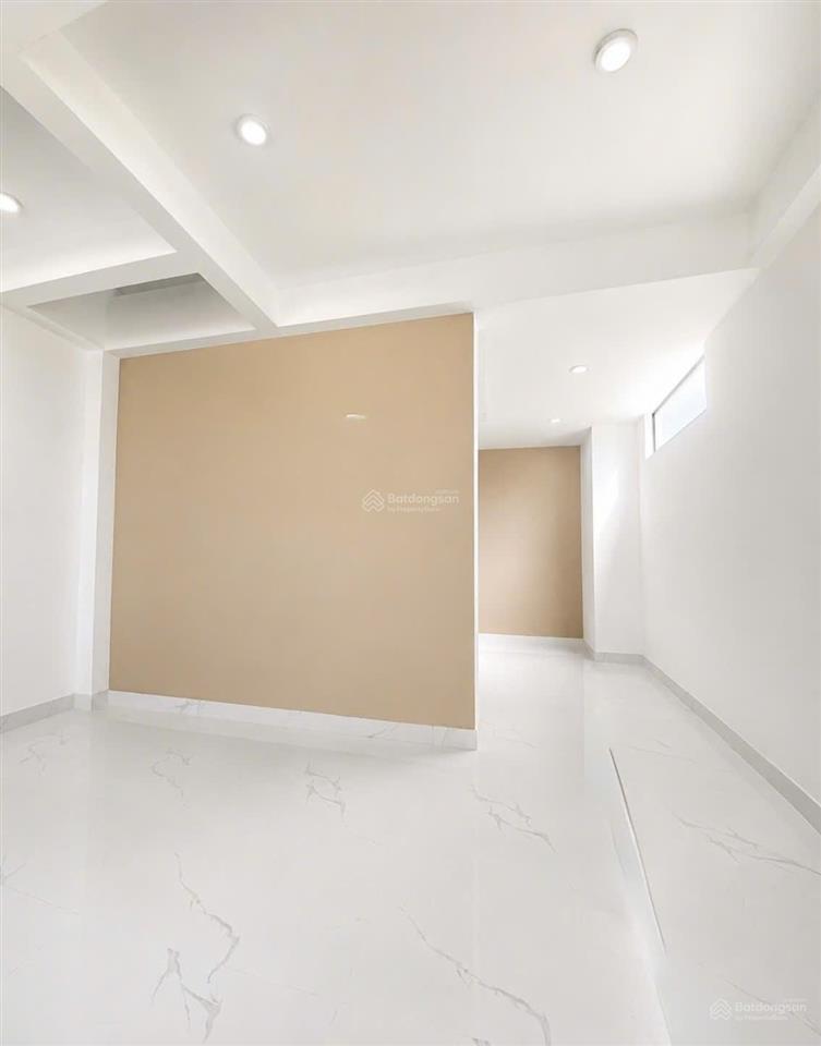 Trung tâm quận 10  hẻm thông bà hạt  ngang 4m nở hậu  5 tầng btct mới tinh
