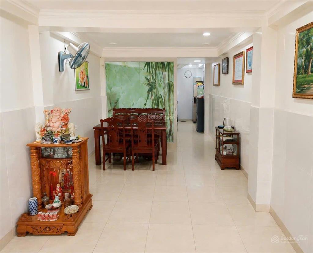 Ngay bệnh viện thống nhất tân bình  vị trí đắc địa  ngang gần 4m  5 tầng btct