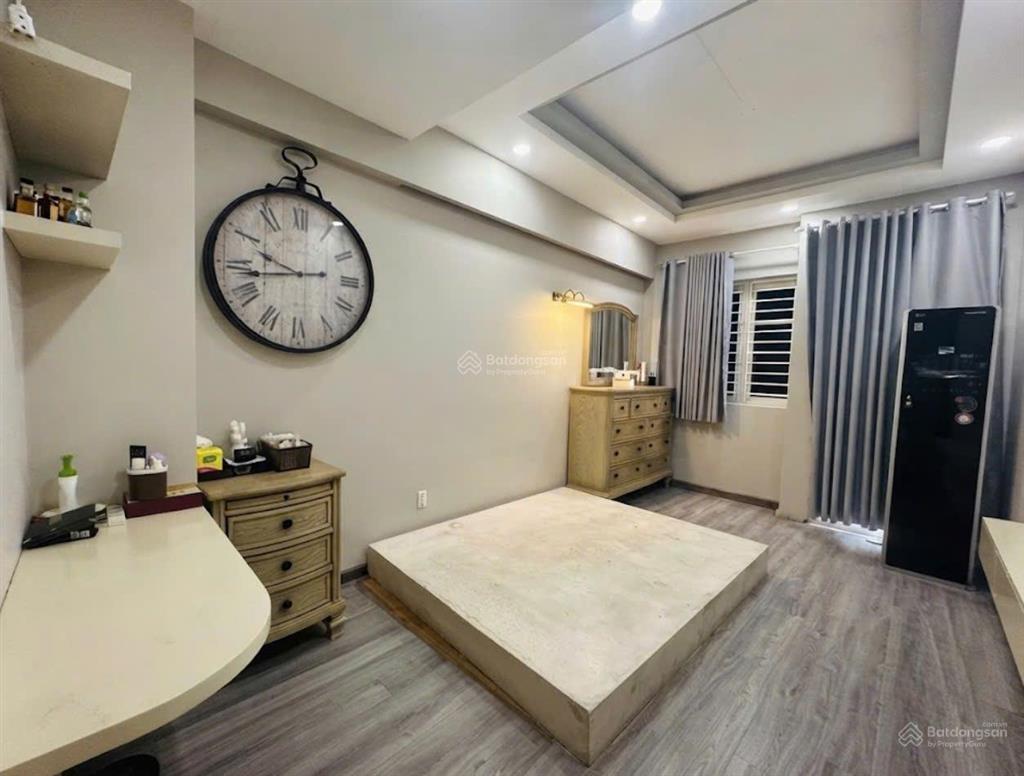 Sát bệnh viện hòa hảo q10  hẻm thông thương  4 tầng 5pn mới đẹp  41m2