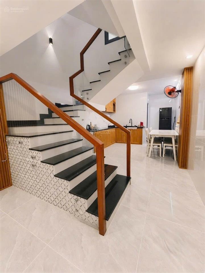 Trung tâm q11 lạc long quân, kề chợ  hẻm kinh doanh 6m  3 tầng mới toanh  44m2