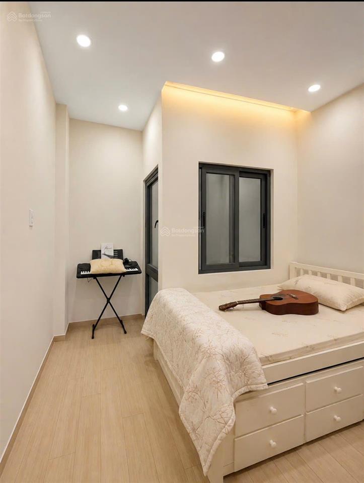 Vip khu bàn cờ  5 tầng kts thiết kế  sát vách q1 q10  40m2