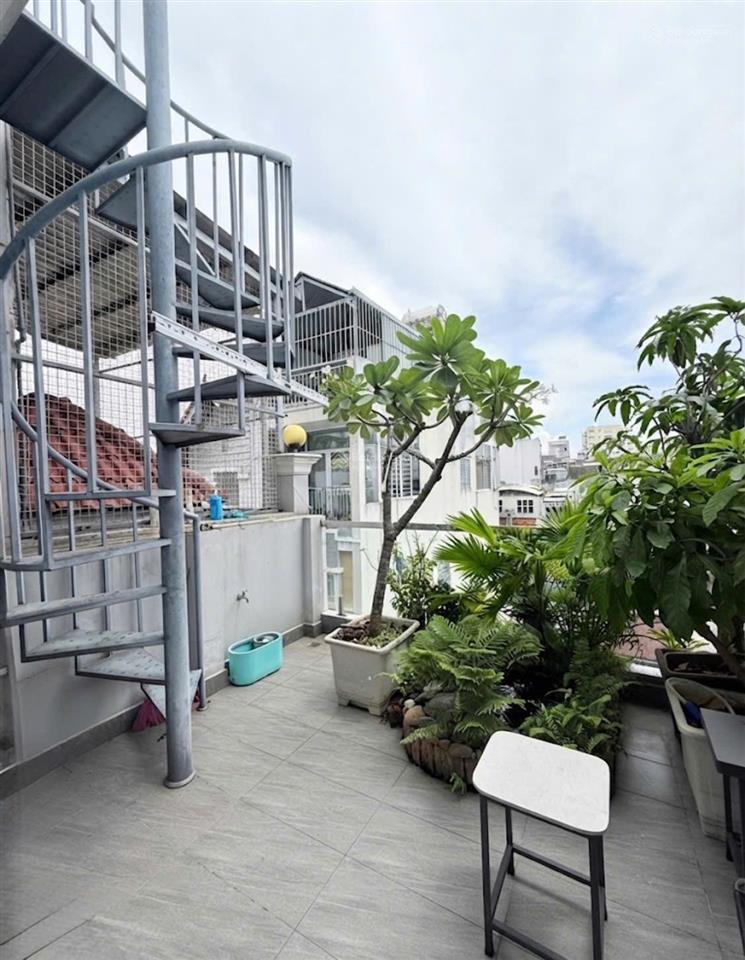 Vip khu bàn cờ  5 tầng kts thiết kế  sát vách q1 q10  40m2