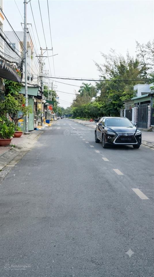 Hơn 10 tỷ nhà 2 mặt hẻm, sát công viên lưu chí hiếu vị trí thoáng, gần công viên, thuận ti