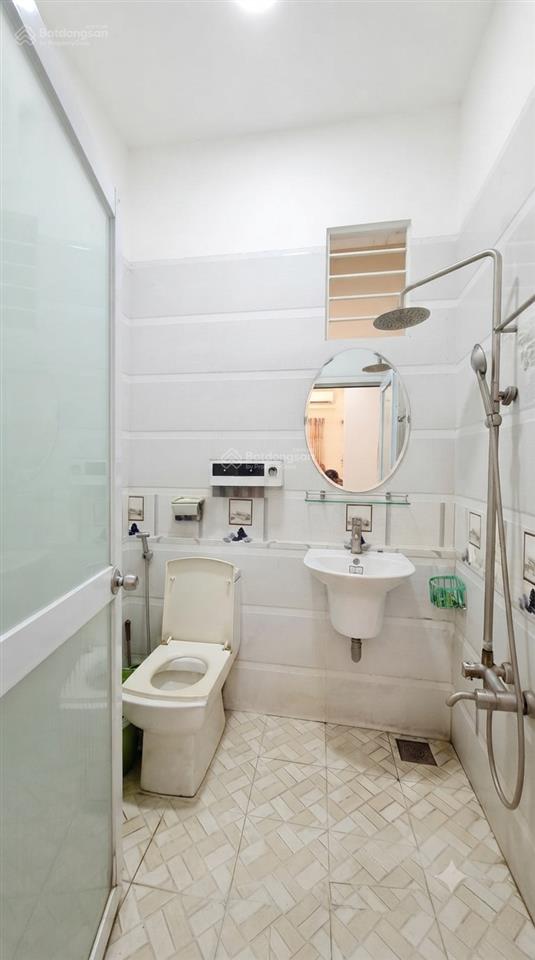 Hơn 10 tỷ nhà 2 mặt hẻm, sát công viên lưu chí hiếu vị trí thoáng, gần công viên, thuận ti