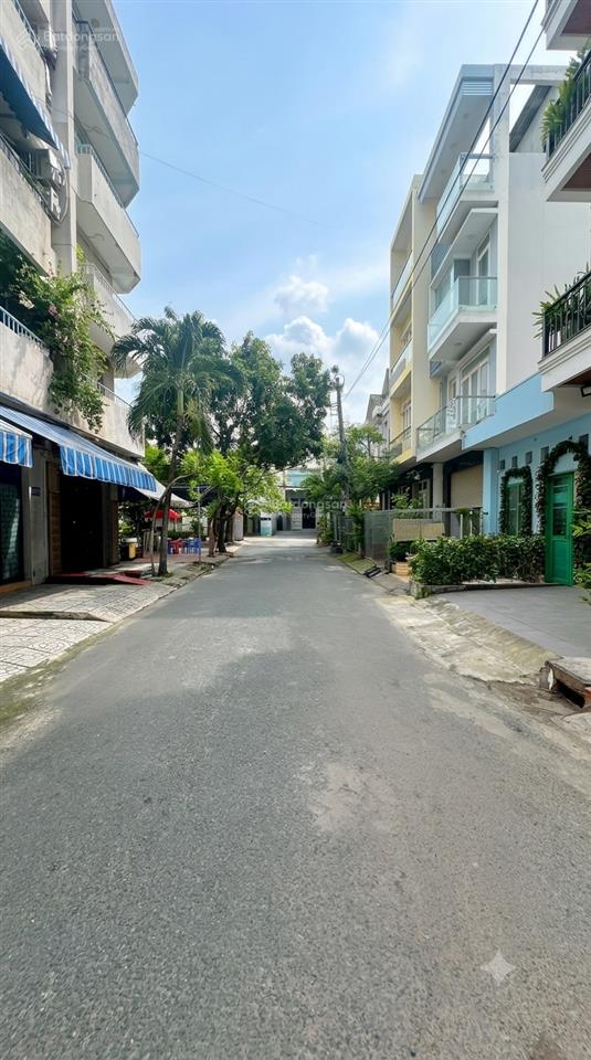 Bán nhà mặt phố độc lập view công viên, 4 tầng hiện đại, giá hơn 9 tỷ vị trí đẹp khu gò dầu tâ