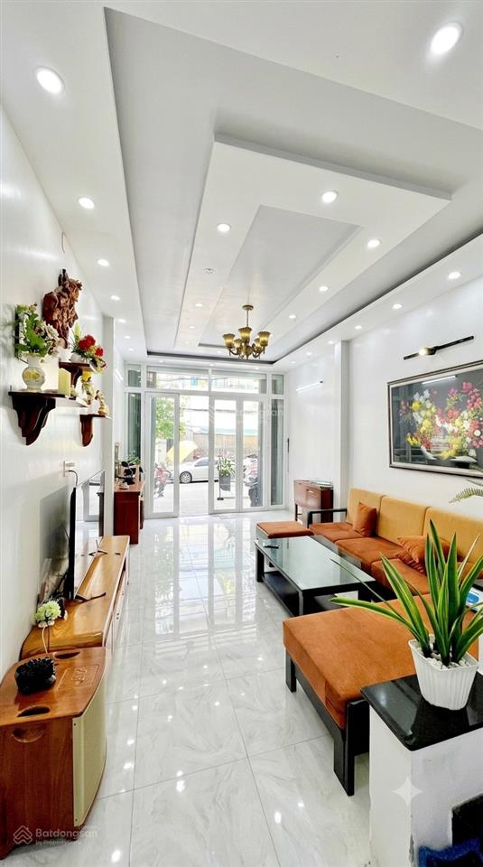 Bán nhà mặt phố độc lập view công viên, 4 tầng hiện đại, giá hơn 9 tỷ vị trí đẹp khu gò dầu tâ