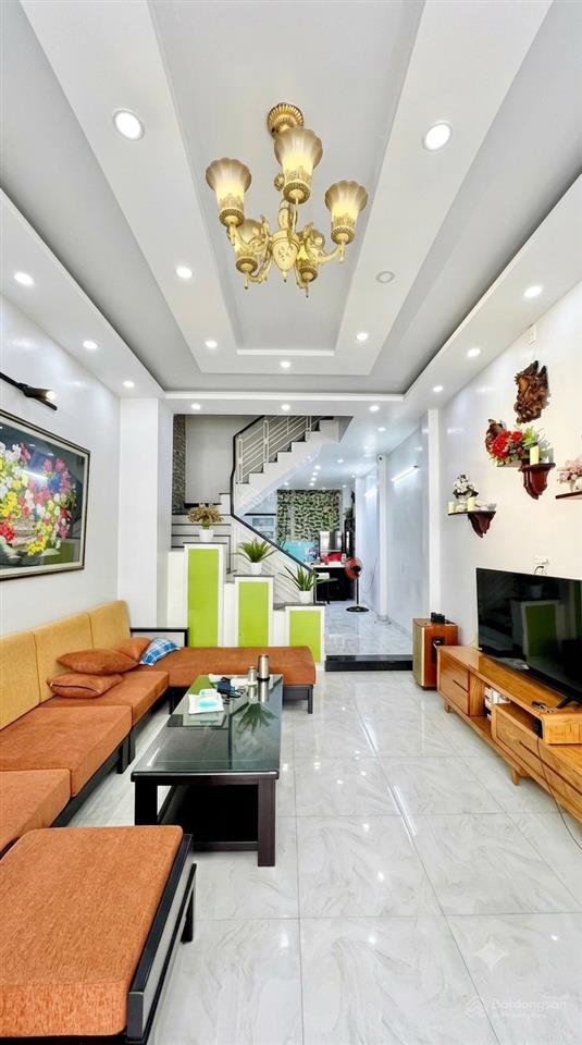 Bán nhà mặt phố độc lập view công viên, 4 tầng hiện đại, giá hơn 9 tỷ vị trí đẹp khu gò dầu tâ
