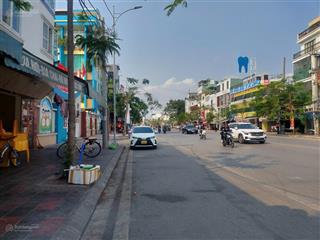 Bán nhà mặt đường hồ sen, 120m2, mt 3,5 vỉa hè rộng, giá chỉ hơn 34 tỷ