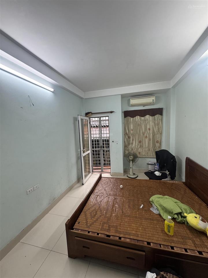 Cho thuê nhà nguyên căn ngõ vũ hữu phố lương thế vinh thanh xuân 9 triệu 1tháng diện tích rộng rãi