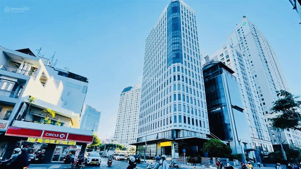 Toà văn phòng 6 tầng cao chót vót hướng view phố đi bộ nguyễn huệ từ xa  mt lê quốc hưng hơn 600m2
