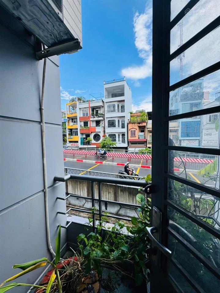 Mặt tiền khánh hội  phường 4  q 4. nhà đang ở & đang kinh doanh coffee