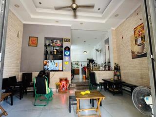 Mặt tiền khánh hội  phường 4  q 4. nhà đang ở & đang kinh doanh coffee