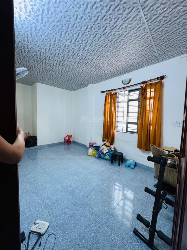 Mặt tiền khánh hội  phường 4  q 4. nhà đang ở & đang kinh doanh coffee