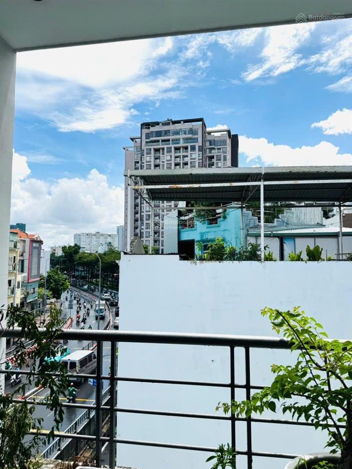 Mặt tiền khánh hội  phường 4  q 4. nhà đang ở & đang kinh doanh coffee