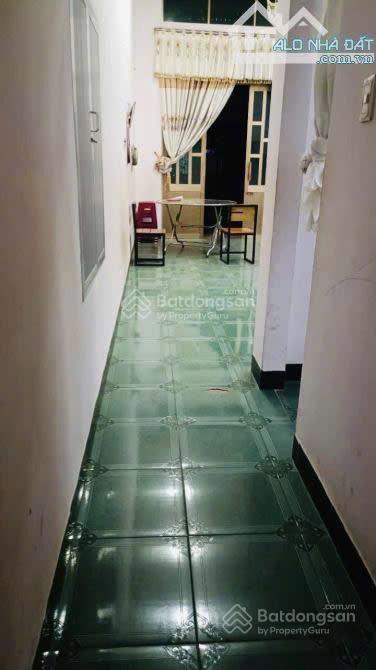 Quận 4 ngang 7 mét  133m2  nở hậu thích hợp xây mới, xe hơi đỗ ngay cổng